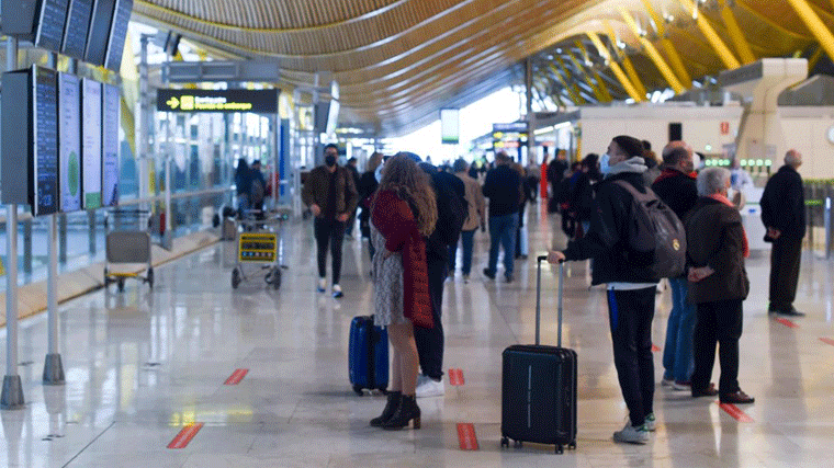 El Gobierno amplía los controles santiarios a viajeros procedentes de países de alto riesgo
