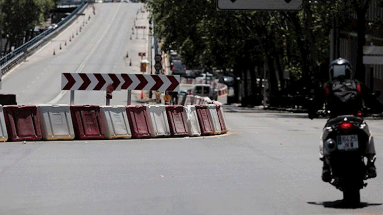 Cortado el tráfico entre Joaquín Costa y Avenida de America para desmotar el scalextric