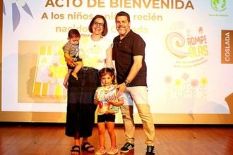 Bienvenida a los nuevos bebés de Coslada en un emotivo acto comunitario