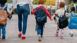 El coste de criar a un hijo en la Comunidad aumenta hasta los 896 euros al mes
