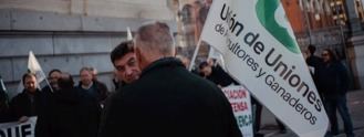 El PP moviliza a sus CC.AA para liderar la crisis del campo y acusa a Sanchez de 