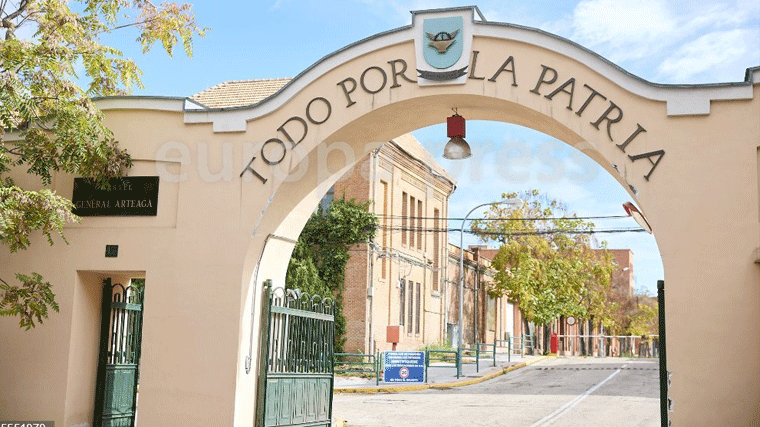 Los vecinos de Carabanchel Alto se movilizan para ayudar a los migrantes trasladados al Cuartel Arteaga