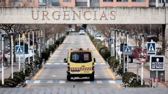 Un joven con problemas psiquiátricos apuñala a un cura a la puerta de su iglesia