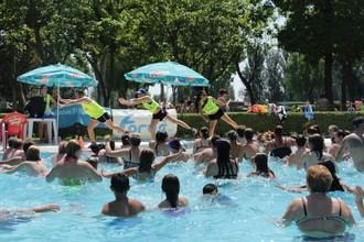Fiesta de verano y actividades acuáticas en las piscinas municipales