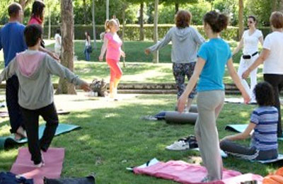 Clases gratuitas de yoga, taichi y zumba en parques públicos 