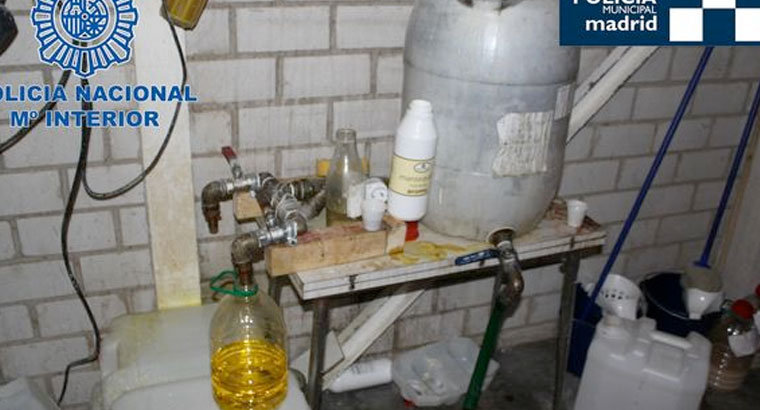 24 imputados y 2.100 litros de alcohol incautados en una destilería ilegal