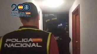 Cuatro detenidos de un grupo criminal que asaltaban a personas de avanzada edad dentro de sus portales