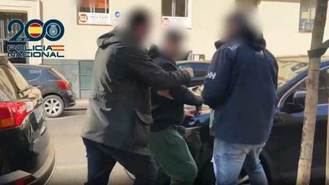 Detenido en Madrid un hombre que ofrecía dinero a tres menores a cambio de fotos y vídeos desnudas