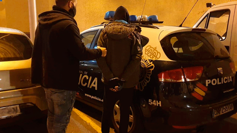 Un condenado por matar en 2007 a una joven, detenido por apuñalar a otra estando de permiso