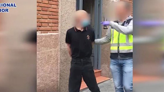 Un hombre detenido por asaltar dos tiendas de comida en Puente de Vallecas