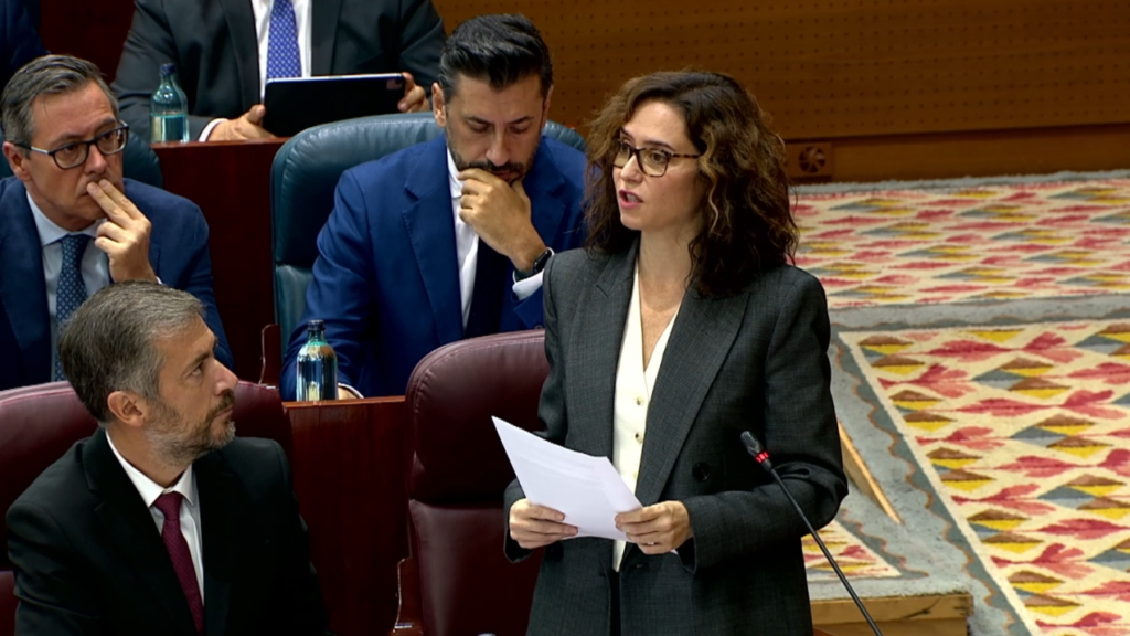 Díaz Ayuso impulsa acciones legales para desalojar la acampada en la Puerta del Sol