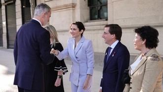 Díaz Ayuso asiste a la Misa del Corpus Christi presidida por el Papa León XIV en Cibeles
