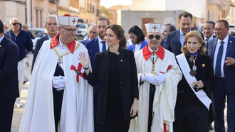 Isabel Díaz Ayuso recibe el título de Dama de Honor en Ávila, homenaje a la Reina Isabel La Católica