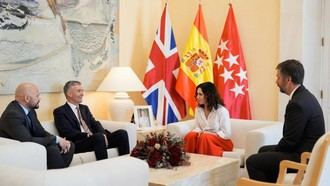 Díaz Ayuso y el embajador británico refuerzan lazos políticos y comerciales en Madrid