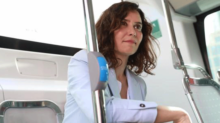 Ayuso deja en el aire el futuro de Escudero y quita hierro a la dimisión de la gerente de AP