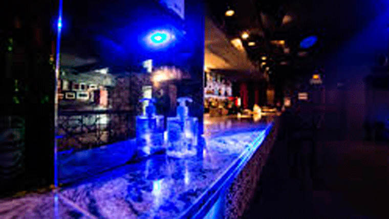 Un juez libera al empresario de una discoteca de pagar el alquiler hasta que reabra
