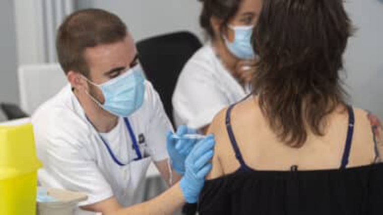 Sánchez anuncia la llegada de 3,4 millones de dosis de la vacuna Pfizer en agosto