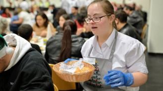 Down Madrid, Fundación Telefónica y Mensajeros de la Paz celebran una Cena Solidaria para 90 vulnerables
