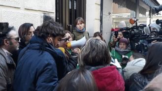 Paralizado de nuevo el desahucio de una mujer y su hija de 6 años en Vallecas