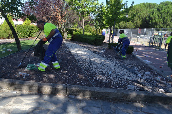 Refuerzo en limpieza y mantenimiento de jardines para las fiestas de Santiago Apóstol