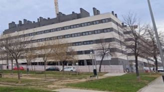 Un chico de 13 años agrede a su novia de 16 en un edificio okupado por familias peruanas en Carabanchel