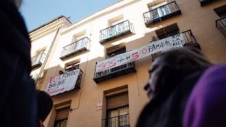 Vecinos y Sindicato de Inquilinas protestan contra la compra de tres edificios con 100 familias afectadas