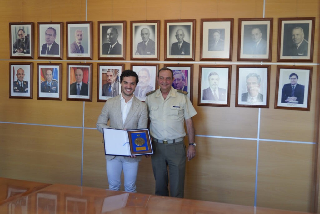 Visita del alcalde al INTA, referente en tecnología aeroespacial y defensa