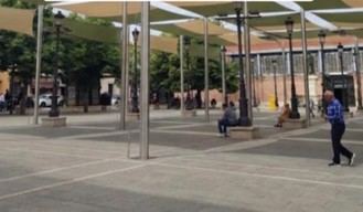 Instalación de velas tensadas en la Plaza de la Constitución para mejorar el confort ciudadano
