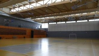 Tres pabellones deportivos se habilitan para evacuar a afectados por incendios en la región