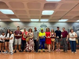 Premian a los ganadores del concurso de mini-meninas goyescas en las Fiestas del 2 de Mayo