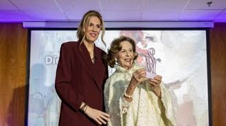 Nati Cañada recibe el primer Premio 8 de Marzo en reconocimiento a su trayectoria artística