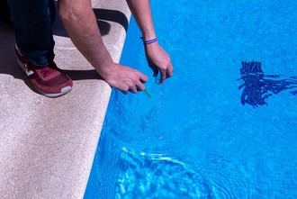 Control sanitario en piscinas de comunidades para garantizar calidad del agua