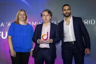 El Ayuntamiento de Madrid premia a entidad que apoya a jóvenes LGTBI