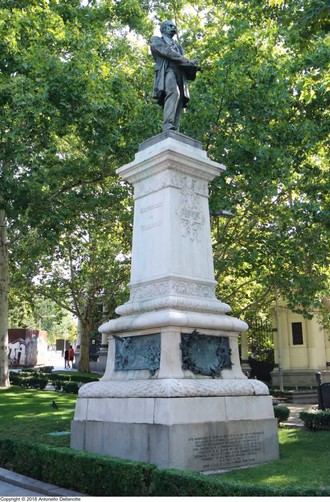 Restauran el monumento a Claudio Moyano en su centenario