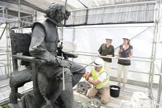 El Ayuntamiento de Madrid renueva el monumento a Velázquez en el Prado
