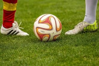 Acuerdo para potenciar el fútbol y fútbol sala en la localidad con la RFFM