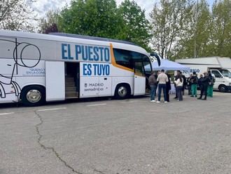 El 'Bus del Empleo' llega a Hortaleza para ayudar a desempleados