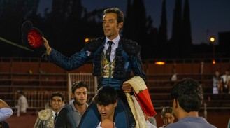 Álvaro Burdiel brilla en la feria taurina local con una destacada actuación