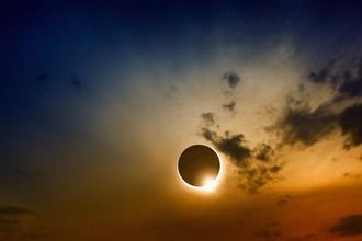 Gobierno de España lanza visor web para observar eclipse solar seguro