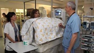 Reconocen al Hospital Clínico San Carlos por sus buenas prácticas en atención temprana a neonatos