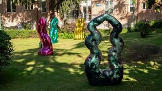 Esculturas al aire libre transforman el jardín del Hospital Cruz Roja en Madrid