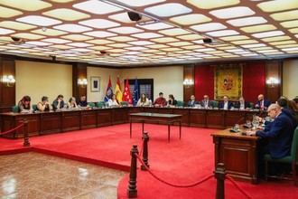 Pleno exige elecciones generales y transparencia ante crisis institucional en España