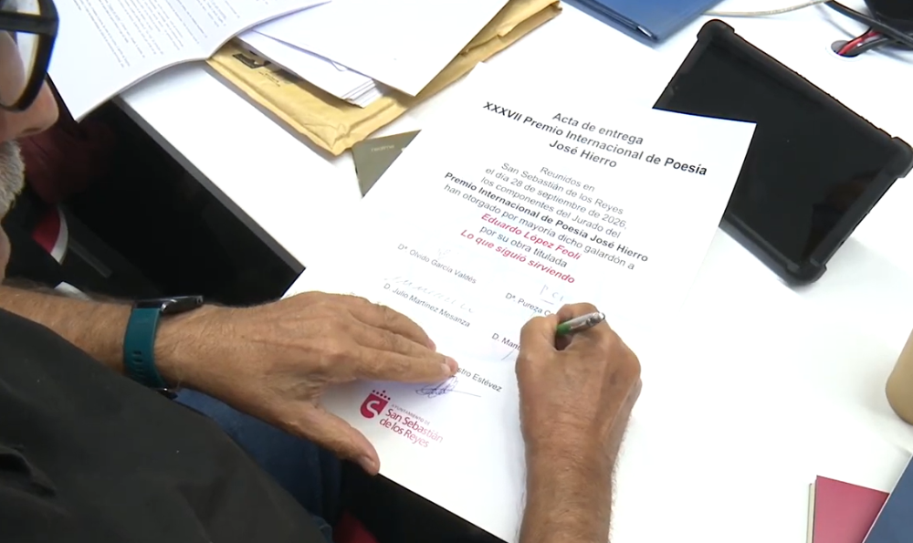 Eduardo López Feoli, premio José Hierro de poesía 2026 con su obra 'Lo que siguió sirviendo'