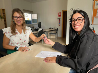 Entrega de llaves para tres nuevas viviendas en alquiler a jóvenes de Coslada