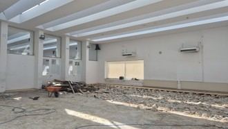 Obras de renovación del suelo en el aula 1 del Centro Cultural La Despernada