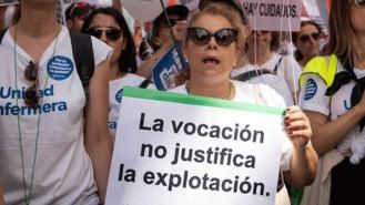 Enfermeras protestan ante La Princesa para pedir el fin de 15 años de extras 