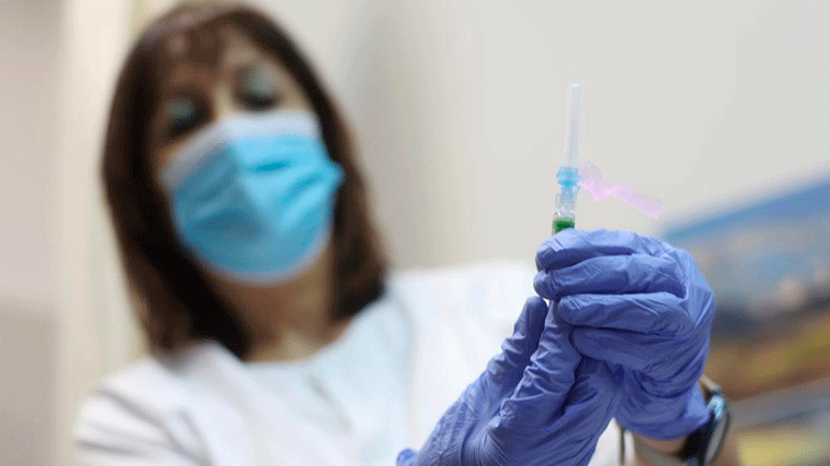 Satse denuncia que enfermeras de 8 CC.AA, entre ellas Madrid, no están acreditadas para vacunar