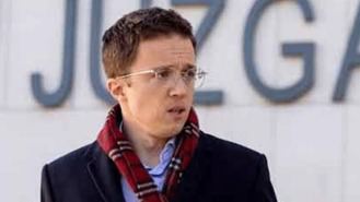 El juez a Errejón y a Mouliaá el 11 de abril para entregar sus móviles