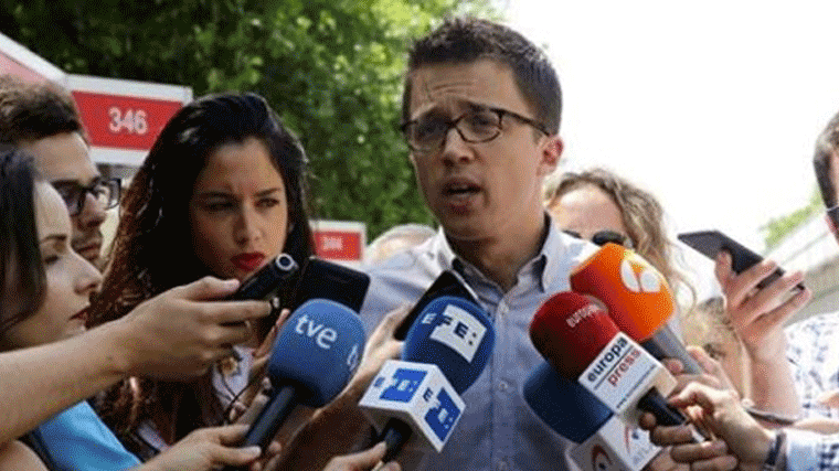 Errejón, inesperado adalid de la minstra Delgado: 'No creo que forme parte de las cloacas'