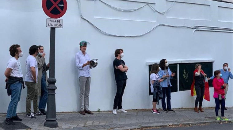 Escraches ultra a Abalos e Iglesias y Espinosa de los Monteros en las caceroladas